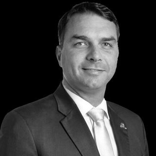 Foto do grupo 22 Flávio Bolsonaro, de Política