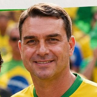 Foto do grupo Patriotas com Flávio Bolsonaro, de Política